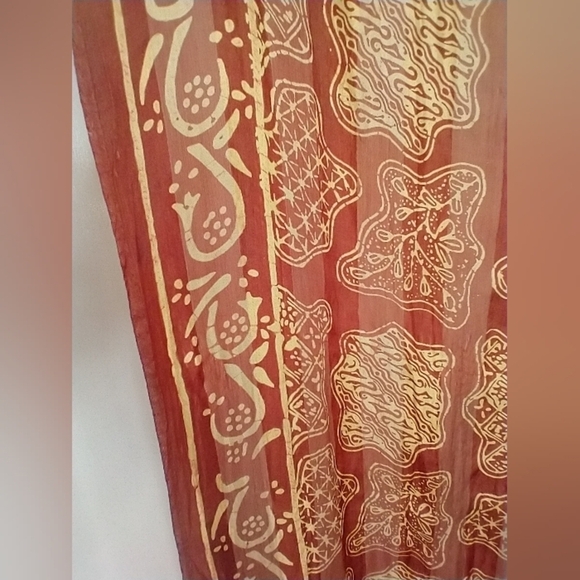 LIGHTWEIGHT PERSIMMON SILK SHAWL - Picture 5 of 5